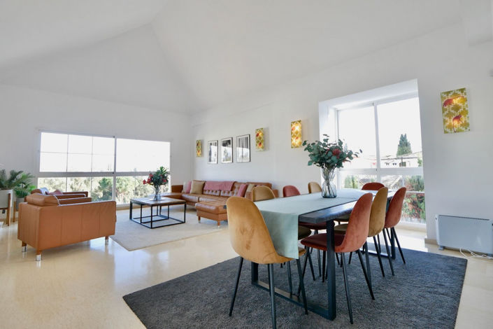 Image No.65-6 Bed Property for sale