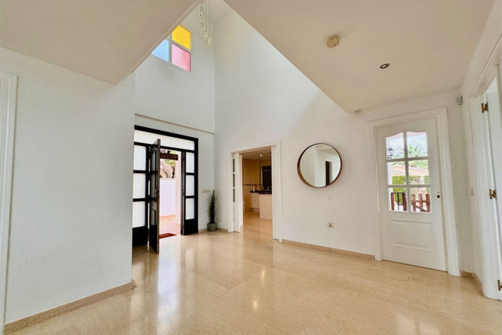 Image No.8-6 Bed Property for sale