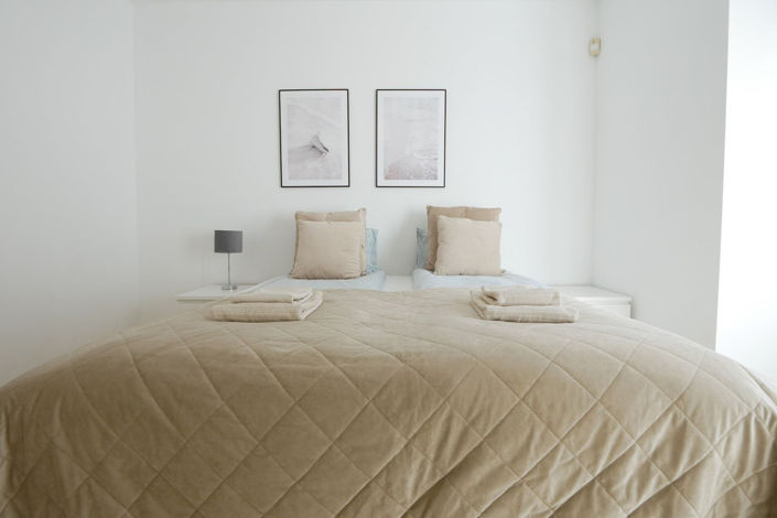 Image No.71-6 Bed Property for sale