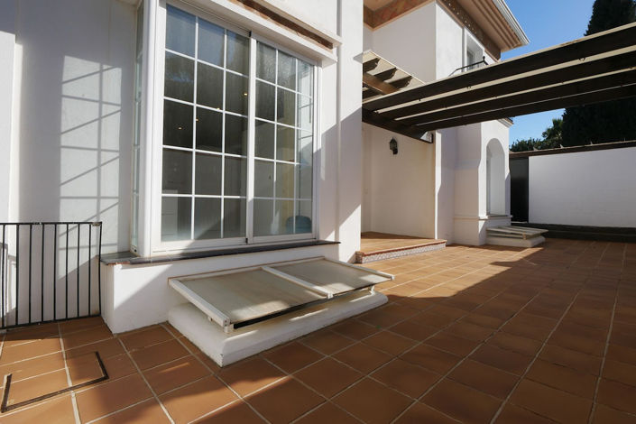 Image No.73-6 Bed Property for sale