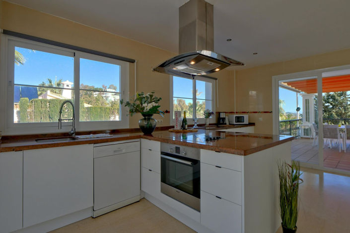 Image No.88-6 Bed Property for sale