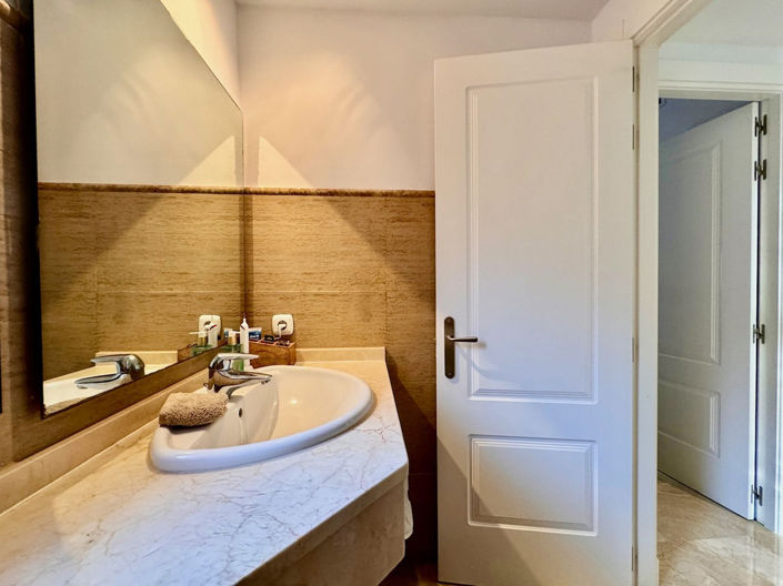 Image No.17-2 Bed Property for sale