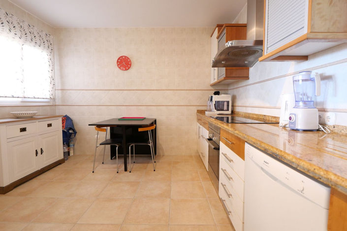 Image No.14-3 Bed Property for sale