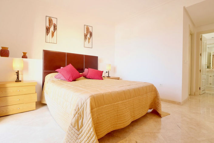 Image No.11-2 Bed Property for sale