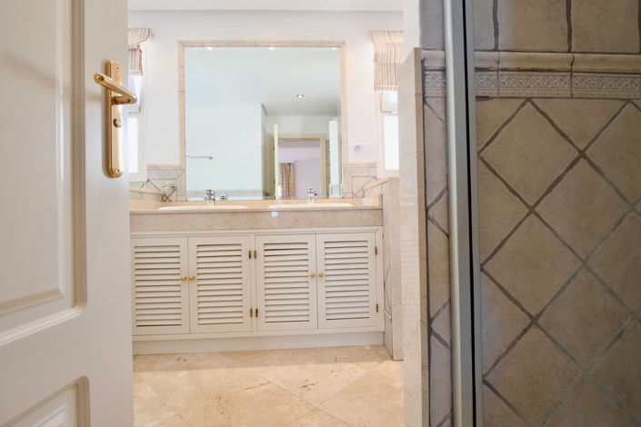 Image No.13-2 Bed Property for sale