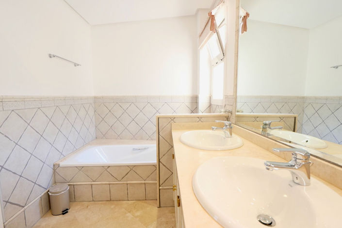 Image No.14-2 Bed Property for sale