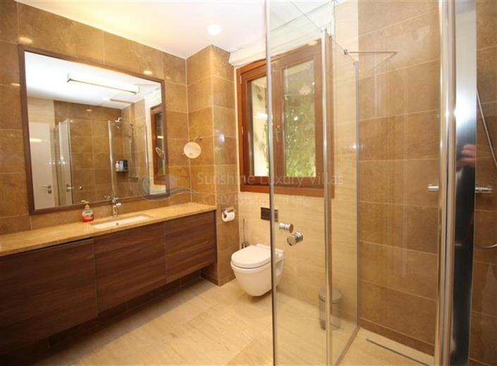 Image No.8-6 Bed Villa / Detached for sale