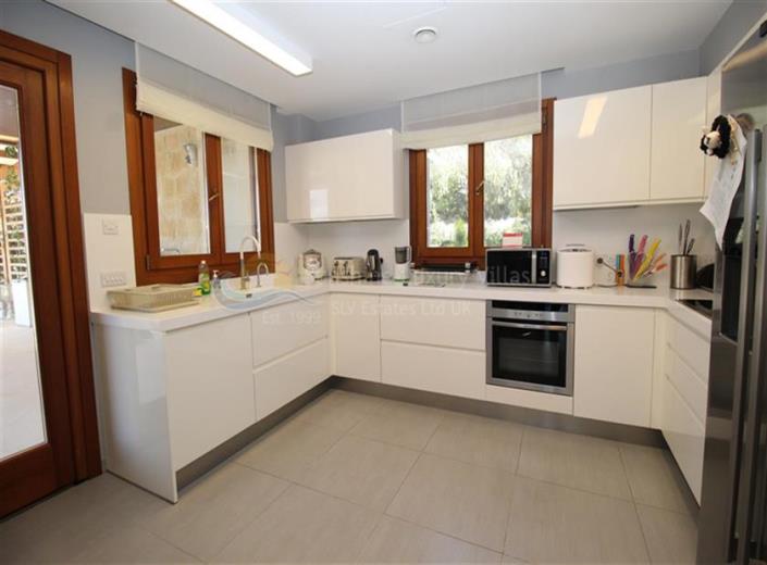 Image No.10-6 Bed Villa / Detached for sale