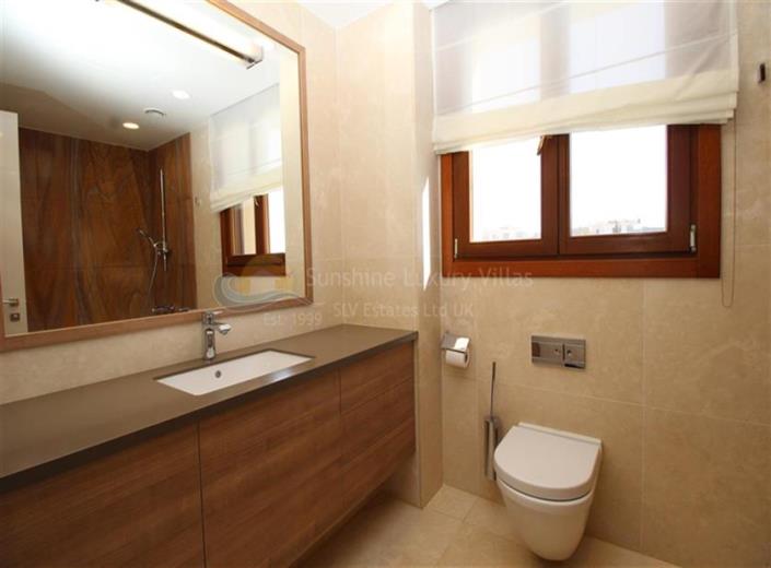 Image No.15-6 Bed Villa / Detached for sale