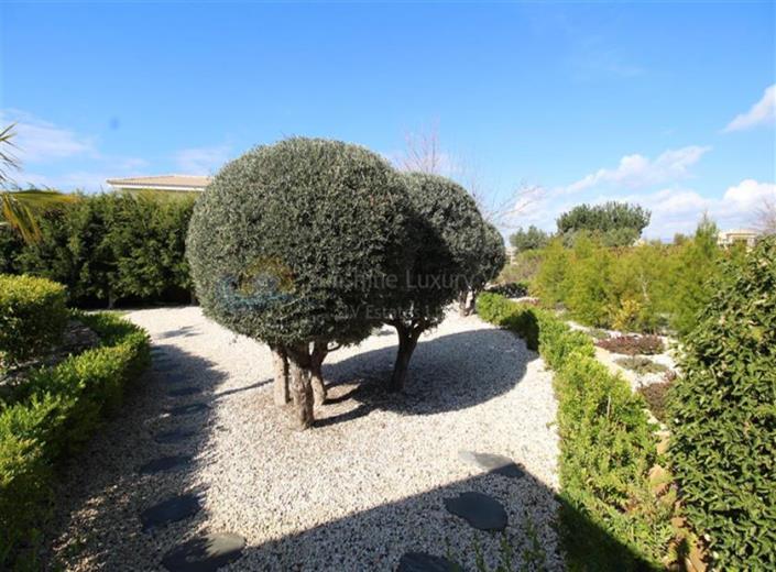 Image No.28-6 Bed Villa / Detached for sale