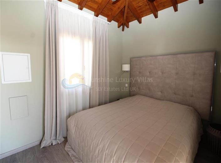 Image No.31-6 Bed Villa / Detached for sale