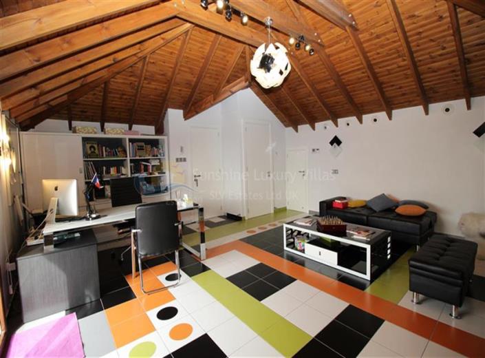 Image No.15-6 Bed Villa for sale