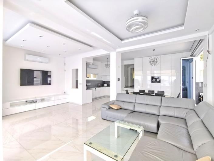 Image No.10-5 Bed Villa for sale