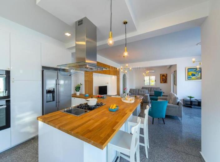 Image No.11-6 Bed Villa / Detached for sale