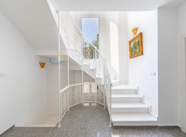 Image No.15-6 Bed Villa / Detached for sale