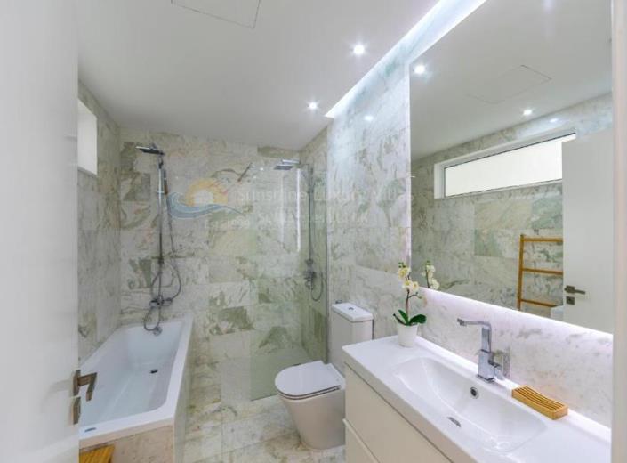 Image No.16-6 Bed Villa / Detached for sale