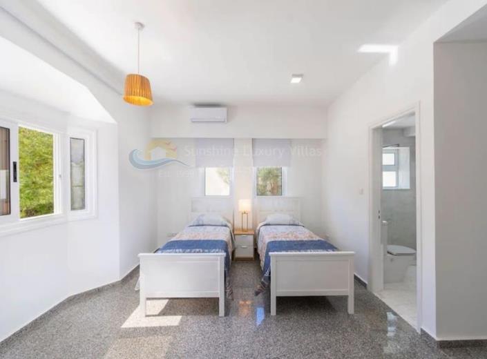 Image No.28-6 Bed Villa / Detached for sale