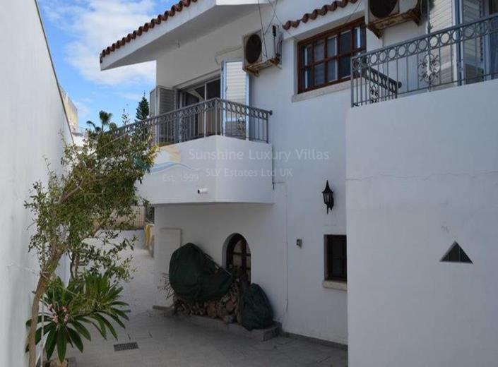 Image No.11-3 Bed Villa / Detached for sale