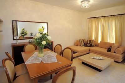 381840_225371120866626_4625458_n