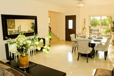 384575_225372390866499_86713321_n