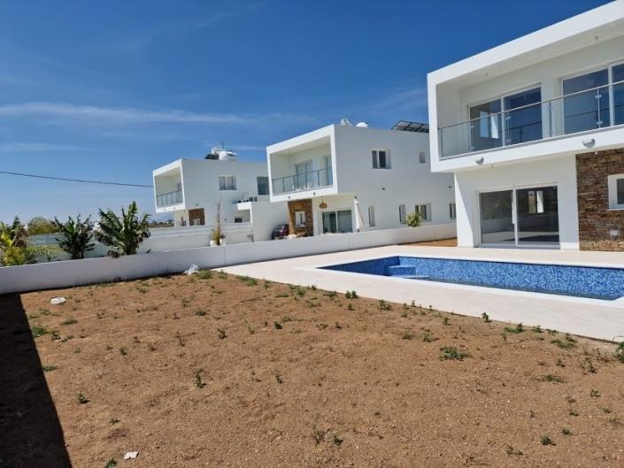 Image No.2-Maison / Villa de 3 chambres à vendre à Oroklini