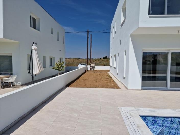 Image No.3-Maison / Villa de 3 chambres à vendre à Oroklini