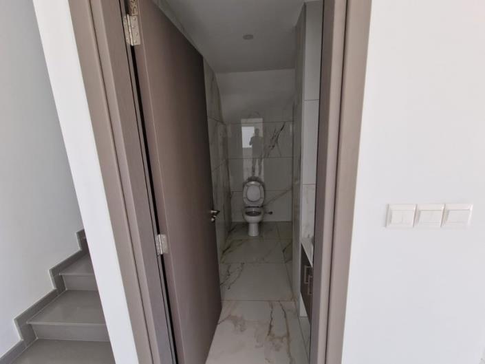 Image No.11-Maison / Villa de 3 chambres à vendre à Oroklini