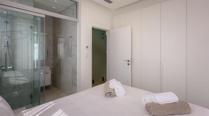 Image No.29-4 Bed Villa / Detached for sale