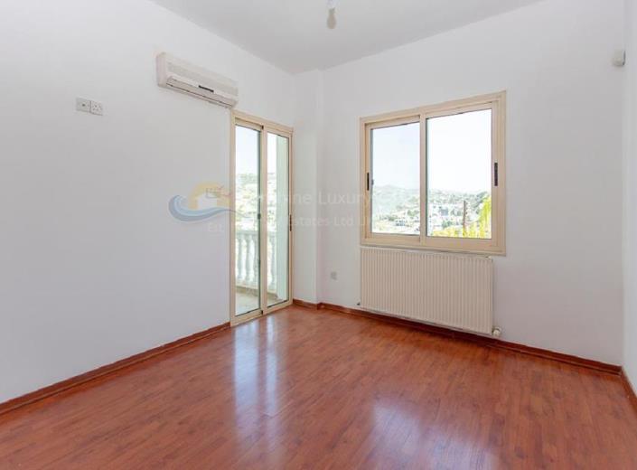 Image No.7-Commercial de 8 chambres à vendre à Limassol