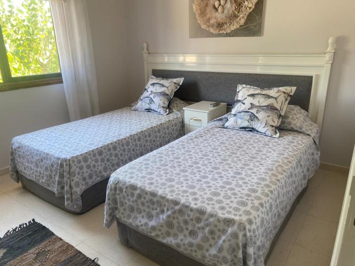 Image No.20-4 Bed Townhouse for sale