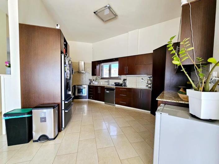 Image No.10-4 Bed Bungalow for sale