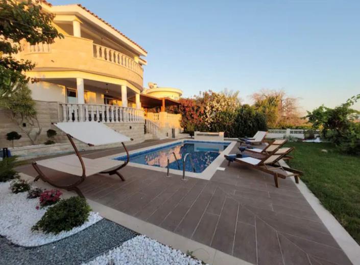 Image No.2-4 Bed Villa for sale