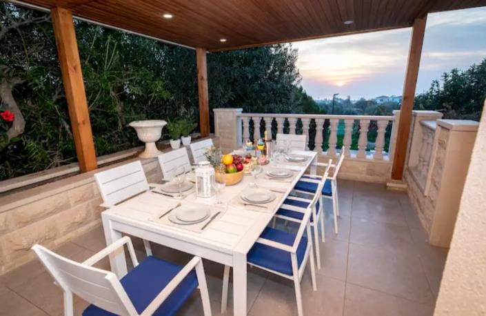 Image No.10-4 Bed Villa for sale