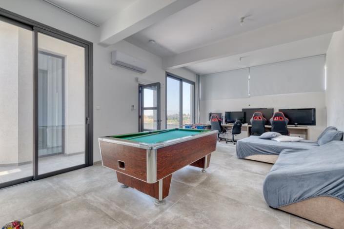 Image No.8-Villa de 4 chambres à vendre à Aradippou