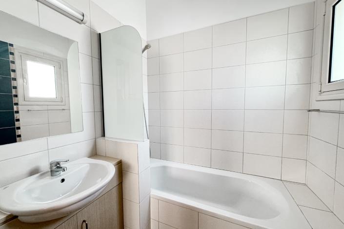 Image No.16-2 Bed Townhouse for sale