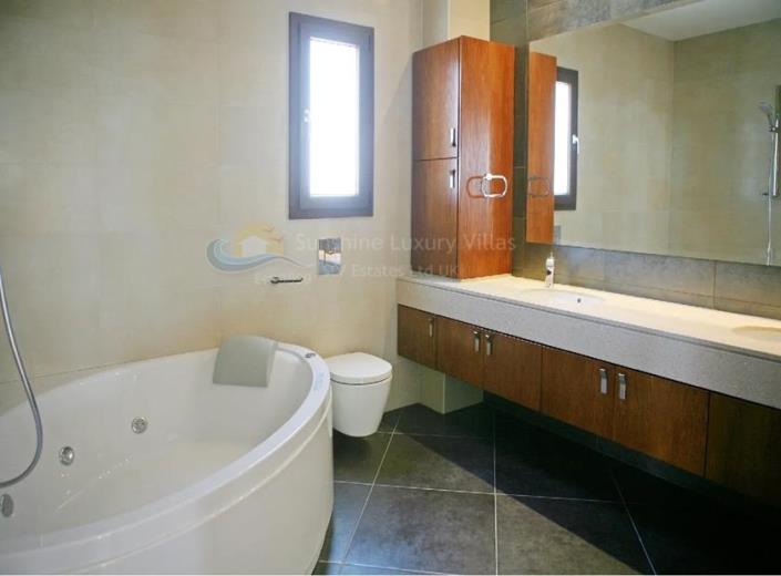 Image No.14-5 Bed Villa for sale