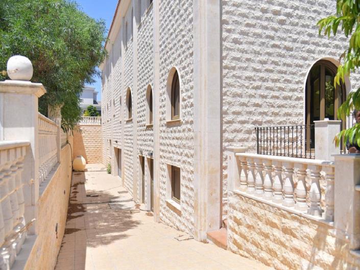 Image No.25-5 Bed Villa for sale