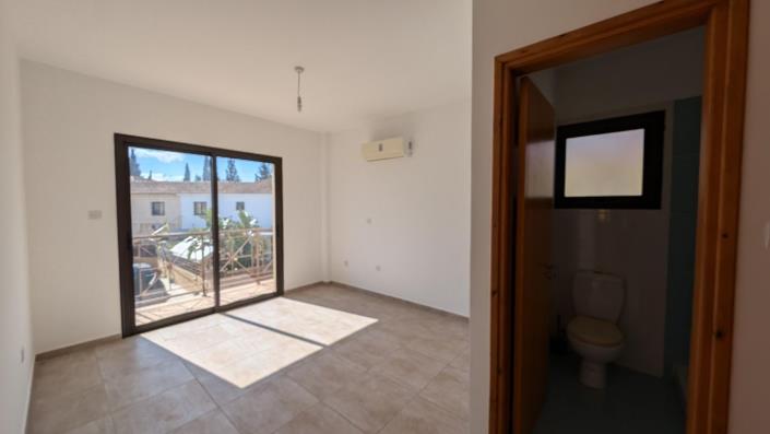 Image No.13-4 Bed Townhouse for sale