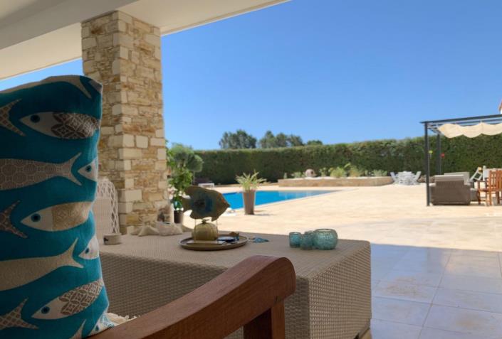 Image No.7-Villa de 6 chambres à vendre à Dromolaxia