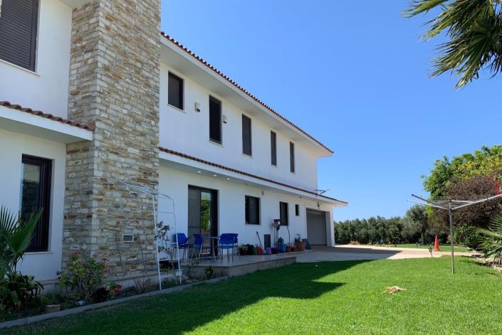 Image No.26-Villa de 6 chambres à vendre à Dromolaxia