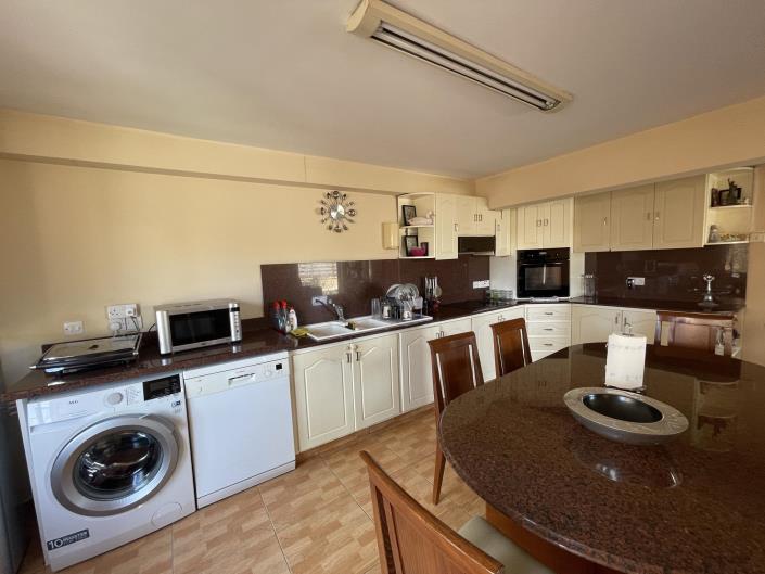 Image No.11-Villa de 4 chambres à vendre à Aradippou