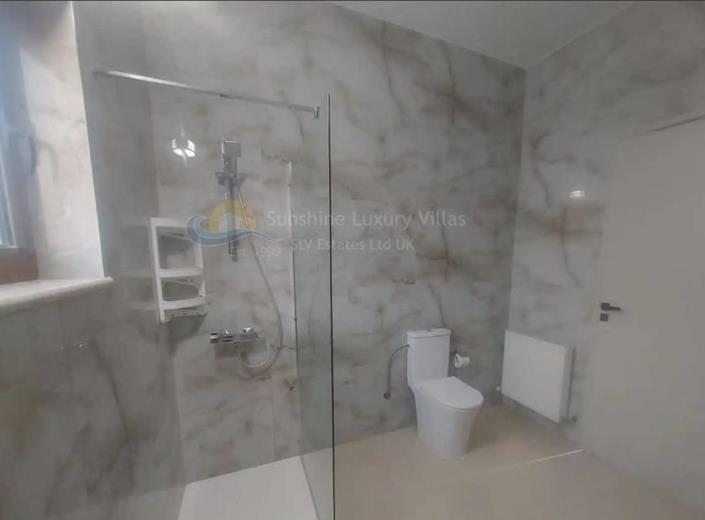 Image No.8-Villa de 5 chambres à vendre à Aradippou