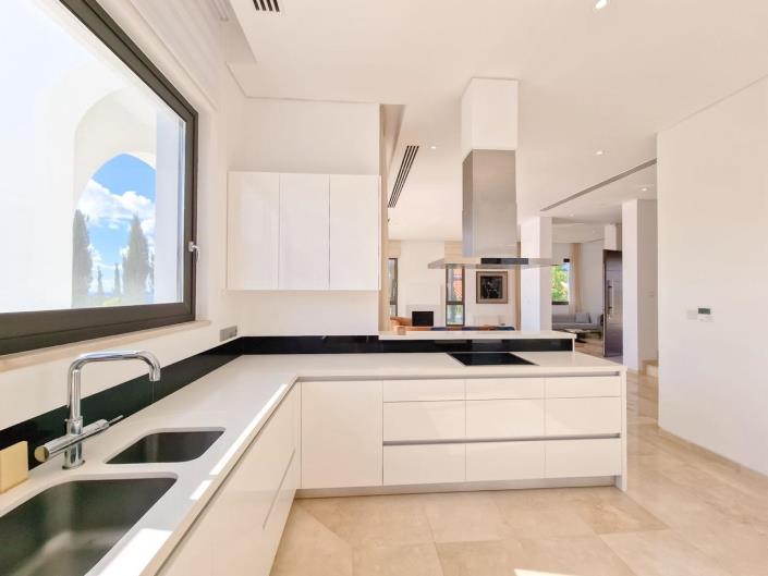 Image No.14-3 Bed Villa for sale