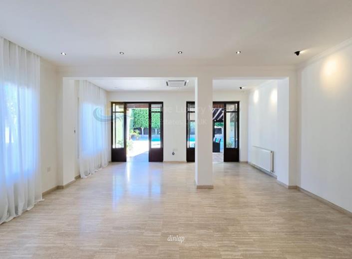 Image No.2-Villa de 8 chambres à vendre à Kapsalos