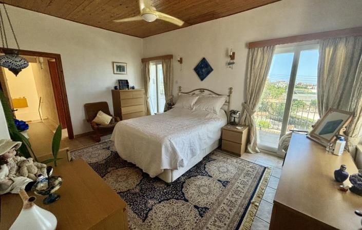 Image No.5-Villa de 4 chambres à vendre à Peyia