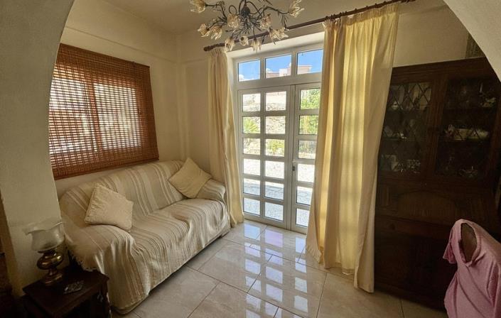 Image No.8-Villa de 4 chambres à vendre à Peyia