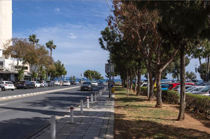 Image No.2-Commercial de 4 chambres à vendre à Limassol