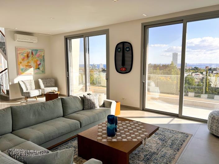 Image No.3-Villa de 7 chambres à vendre à Mouttagiaka