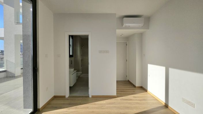 Image No.10-3 Bed Apartment for sale