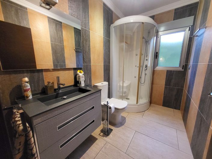 Image No.6-5 Bed Villa for sale